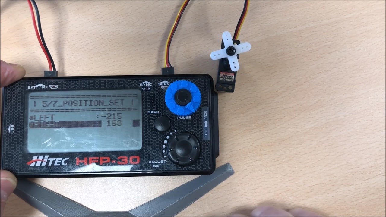 Servo HiTEC 180° Weg Programmierung mit dem HFP-30. Servos HS-5070MH und HS-7XXX
