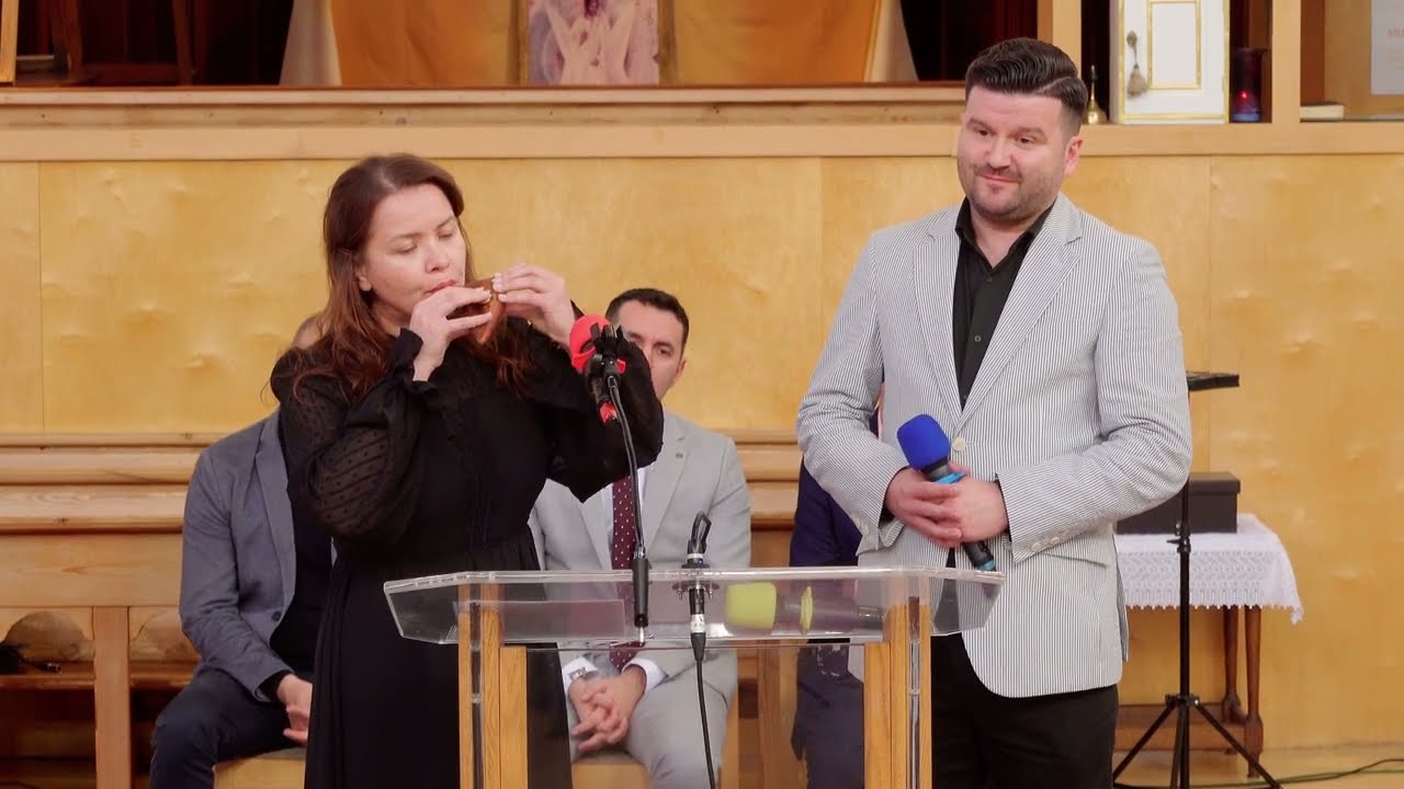 Tot mai aproape - Simona Roman, Ionuț Mihiț