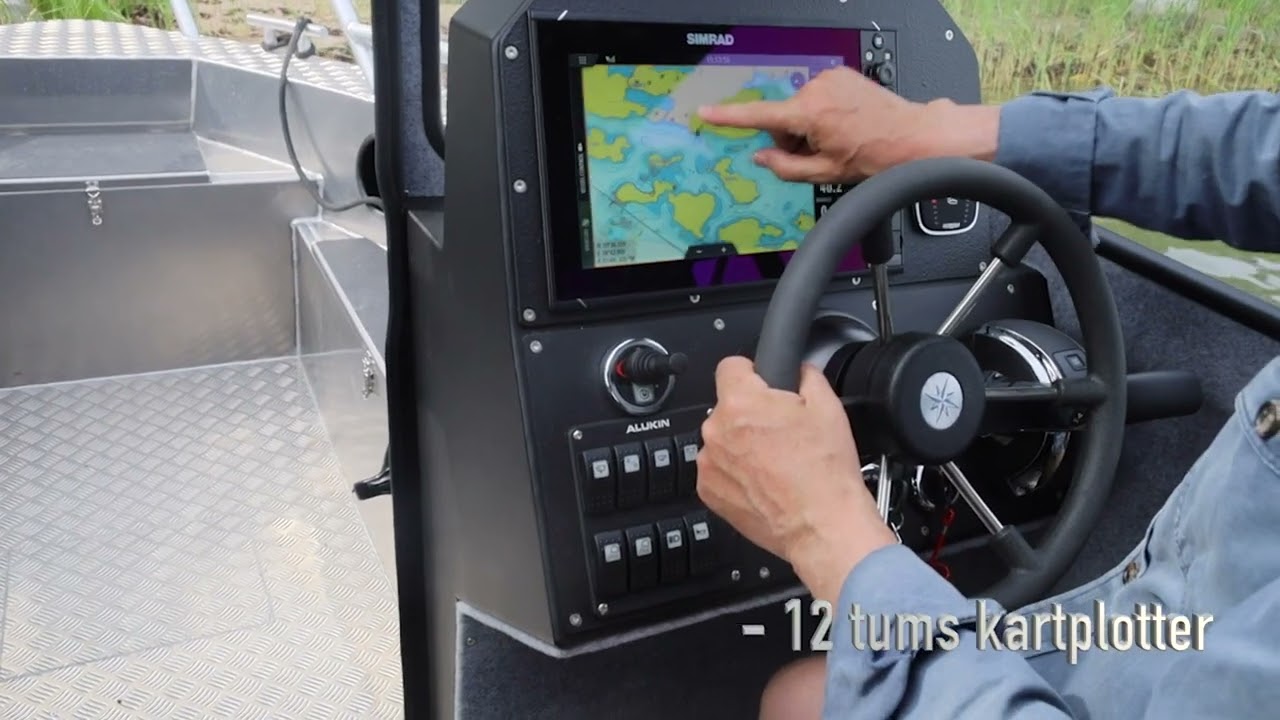 Ulveson visar Dalle hur hans GPS fungerar
