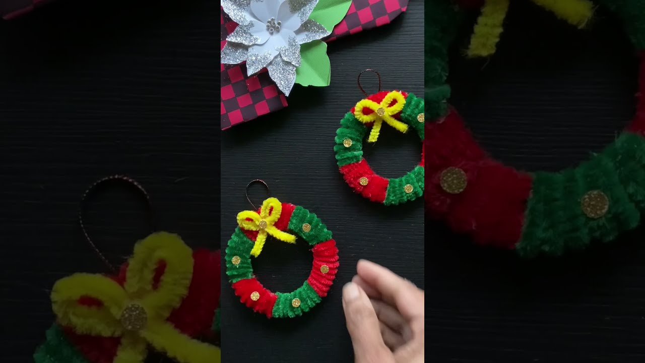 DIY Christmas wreath ornament with pipe cleaners
