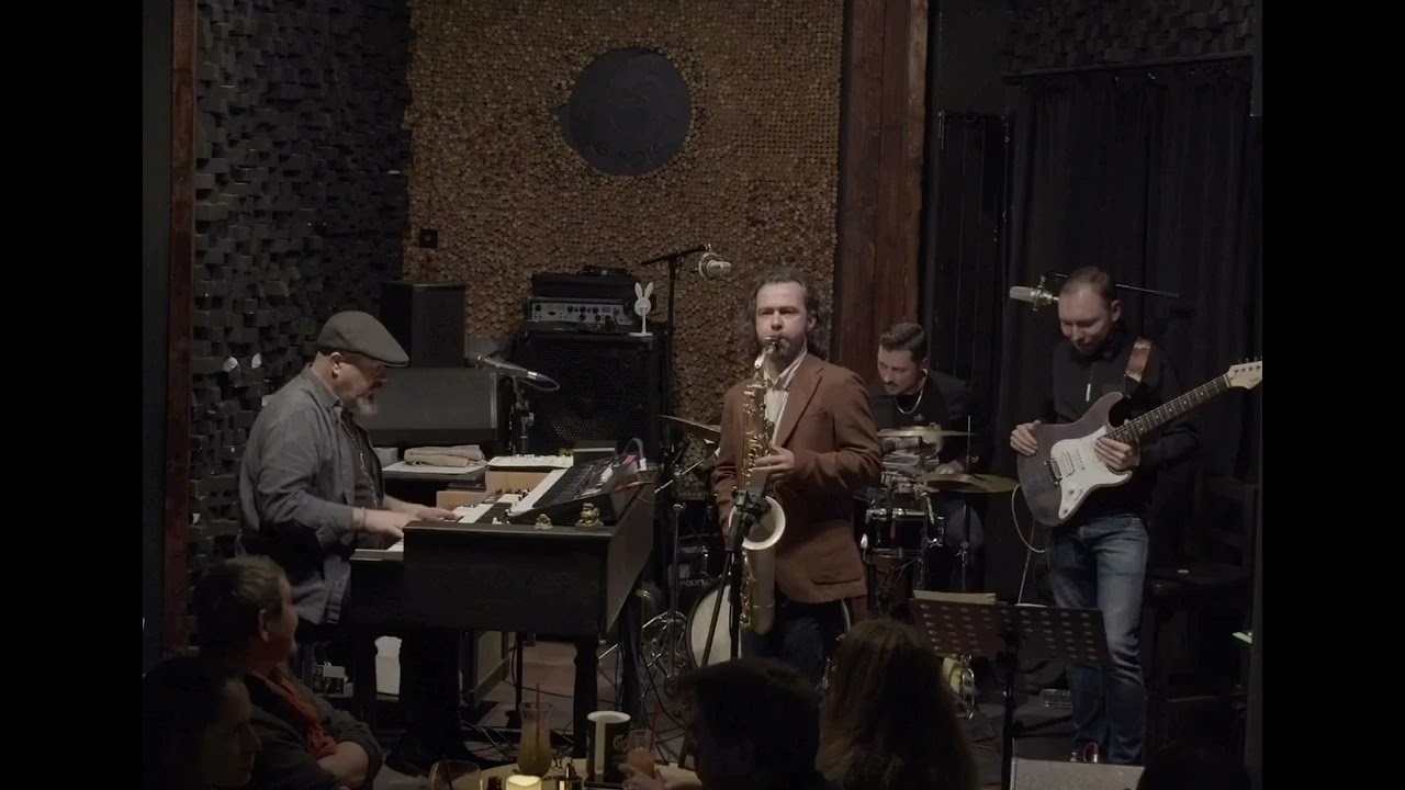 O r g a n i c   T r i o  +  1 (excerpt from Jazzbook)