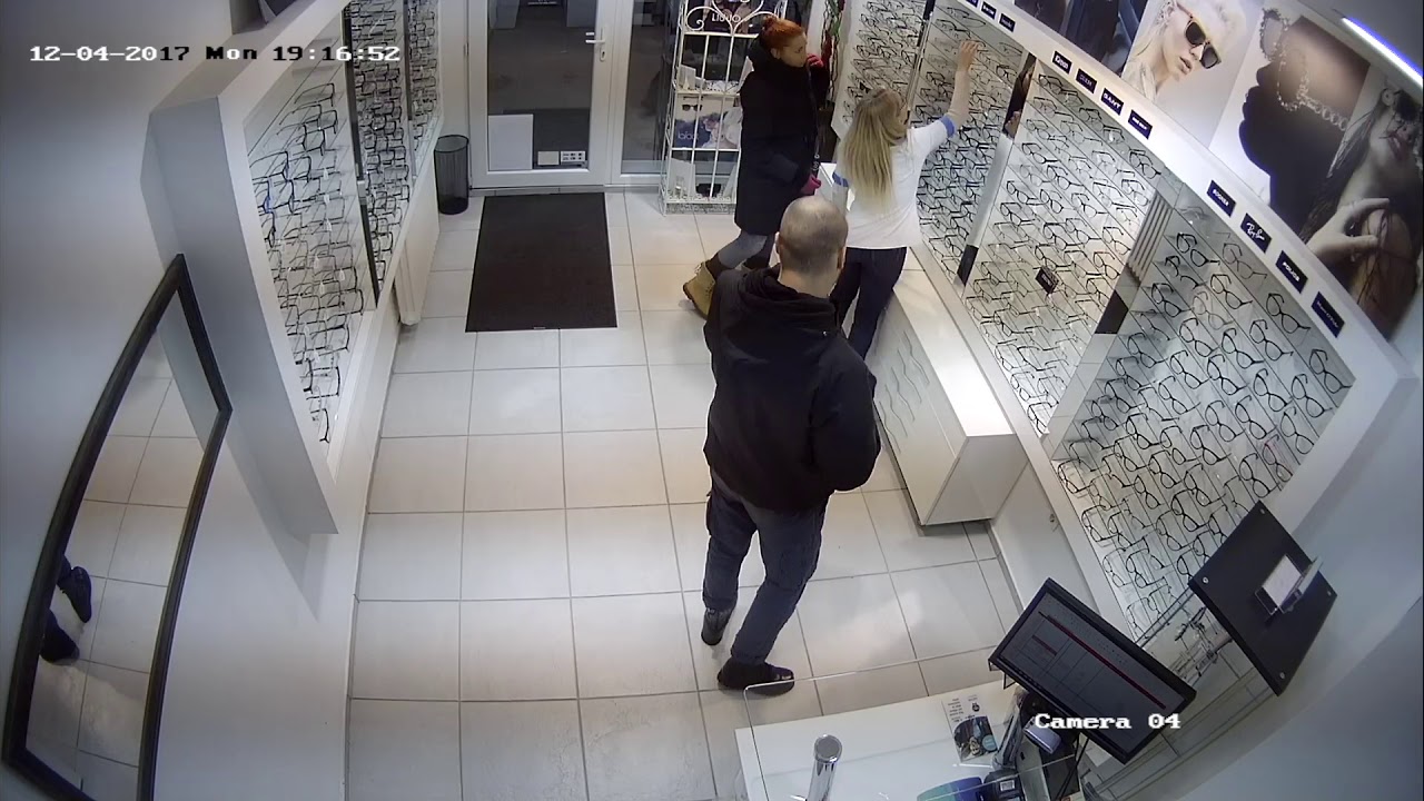 kradja naocara u radnji