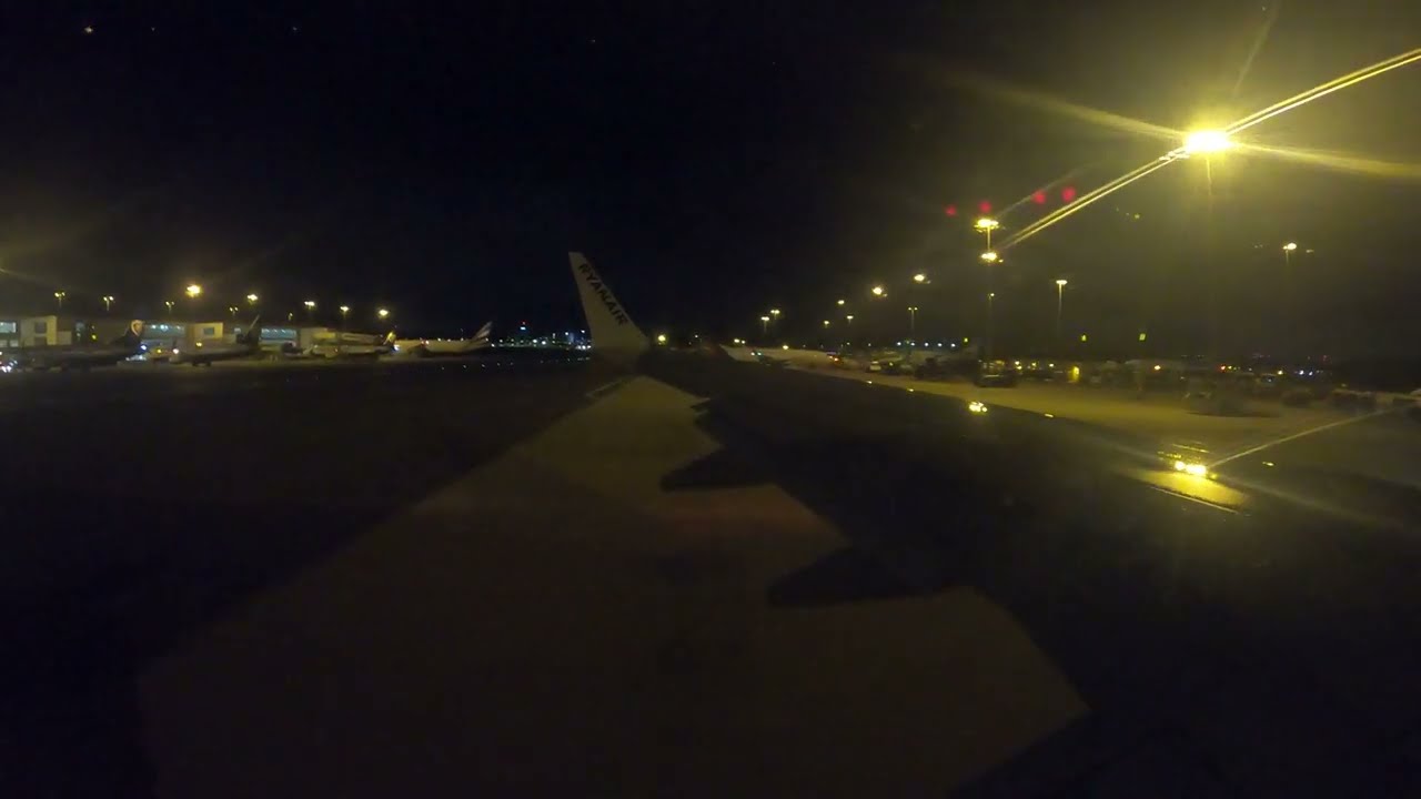 EI-IHA - Boeing 737 MAX 8-200 - Ryanair bhx to elx 1/10/23 taxi