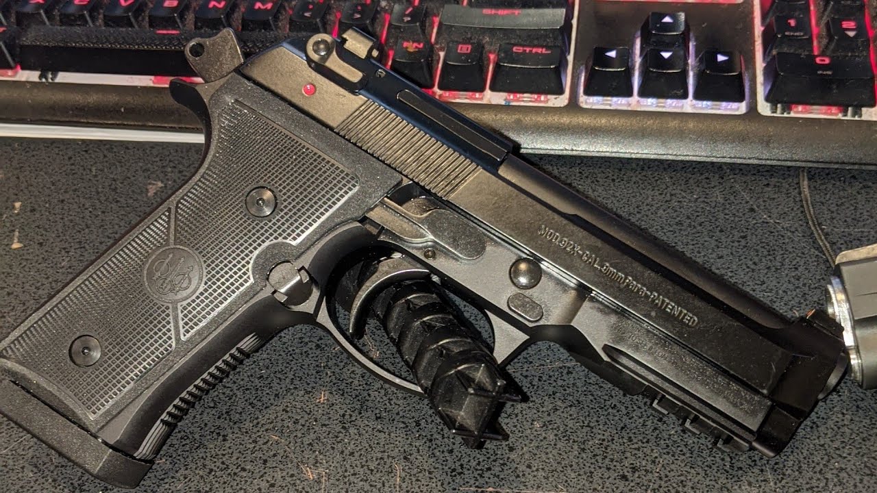 tabletop review of a Beretta 92x