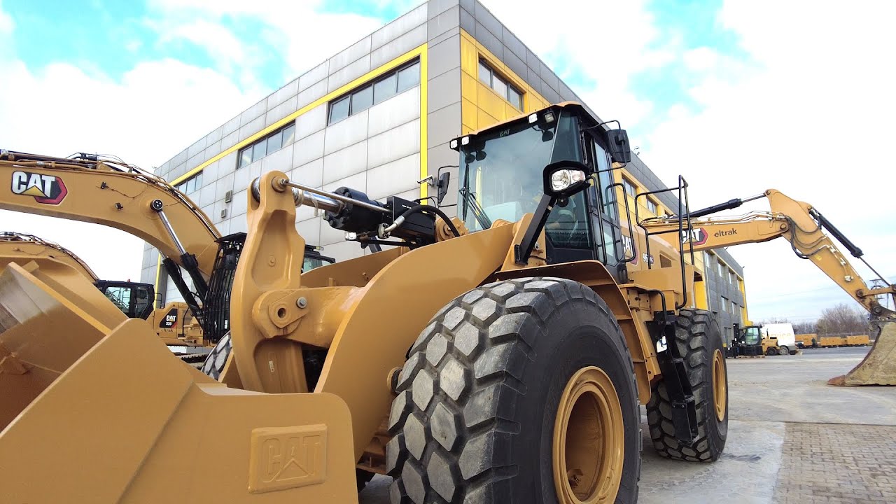 Exploring the CAT 966GC Wheel Loader. Engine Sound and Movement Demo