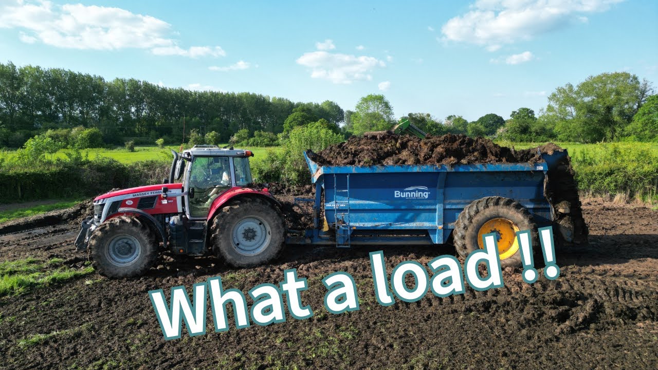 Muck spreading #masseyferguson #merlo #bunnings