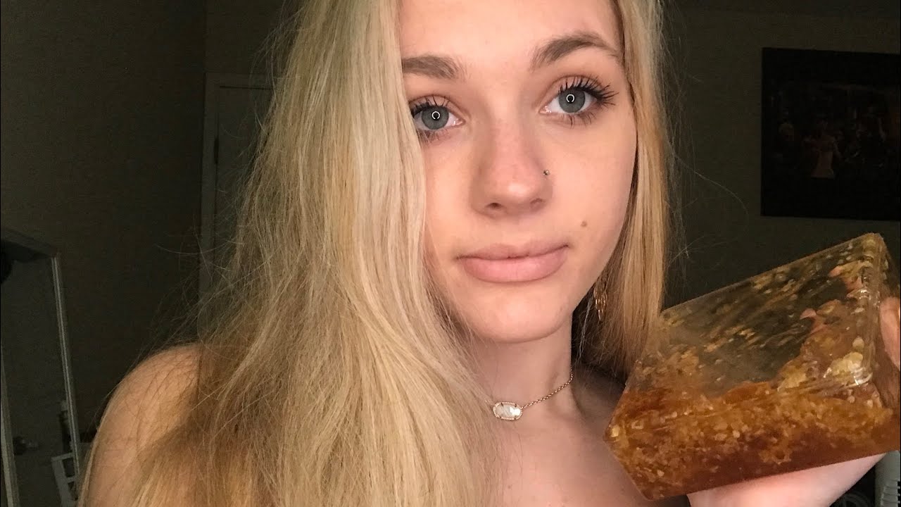 ASMR- EATING HONEYCOMB/ articulated whispering🍯🍯