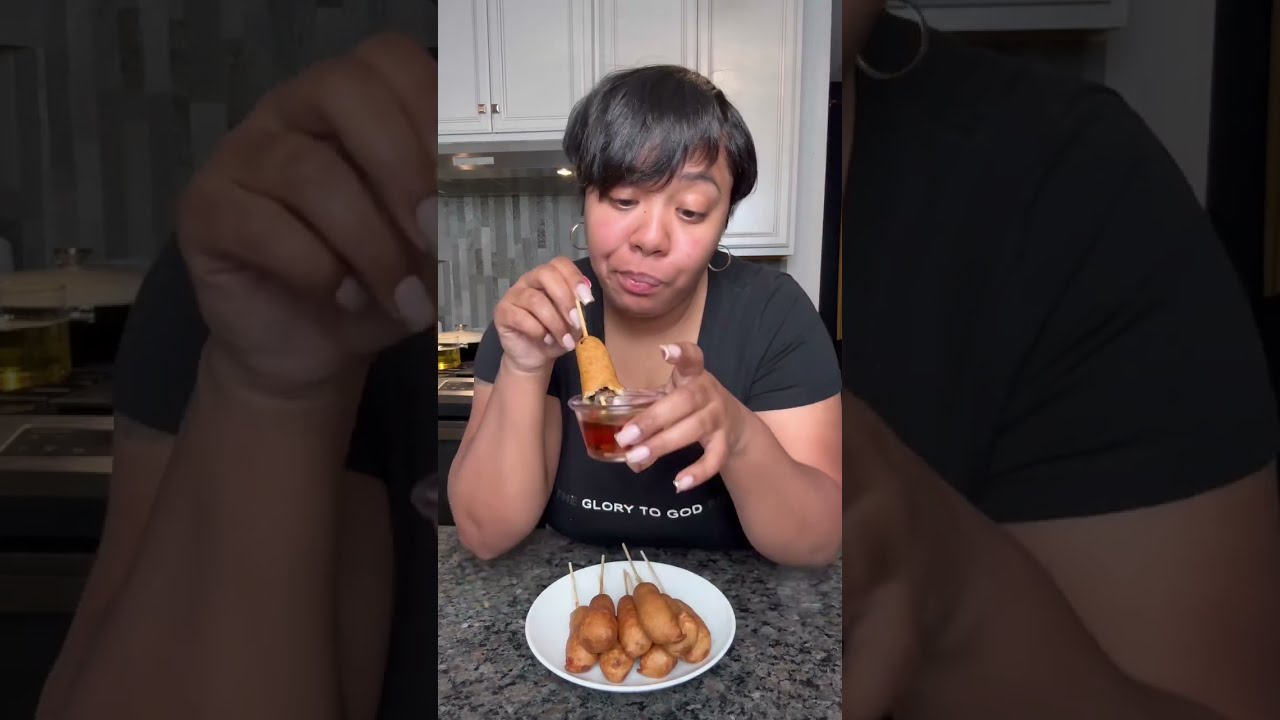 Блины и сосиска на палочке! Корн-доги на завтрак!