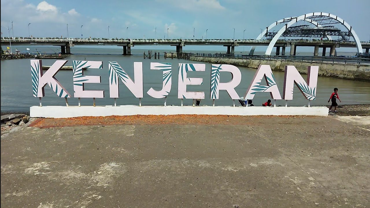 Bondi bondi was exploring the legendary beach in Surabaya.