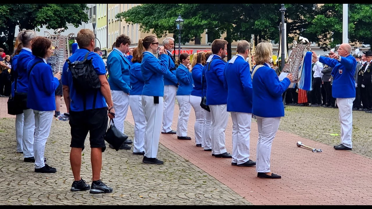 Zapfenstreich auf den Harburger Rathausplatz 2023