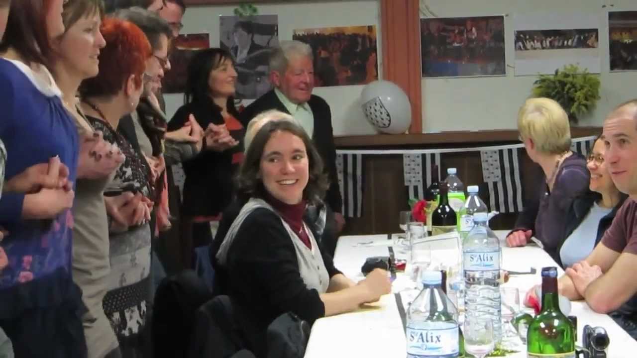 80 ans de Jean LALLOUR - Gavotte CALANHEL pendant le repas chanté