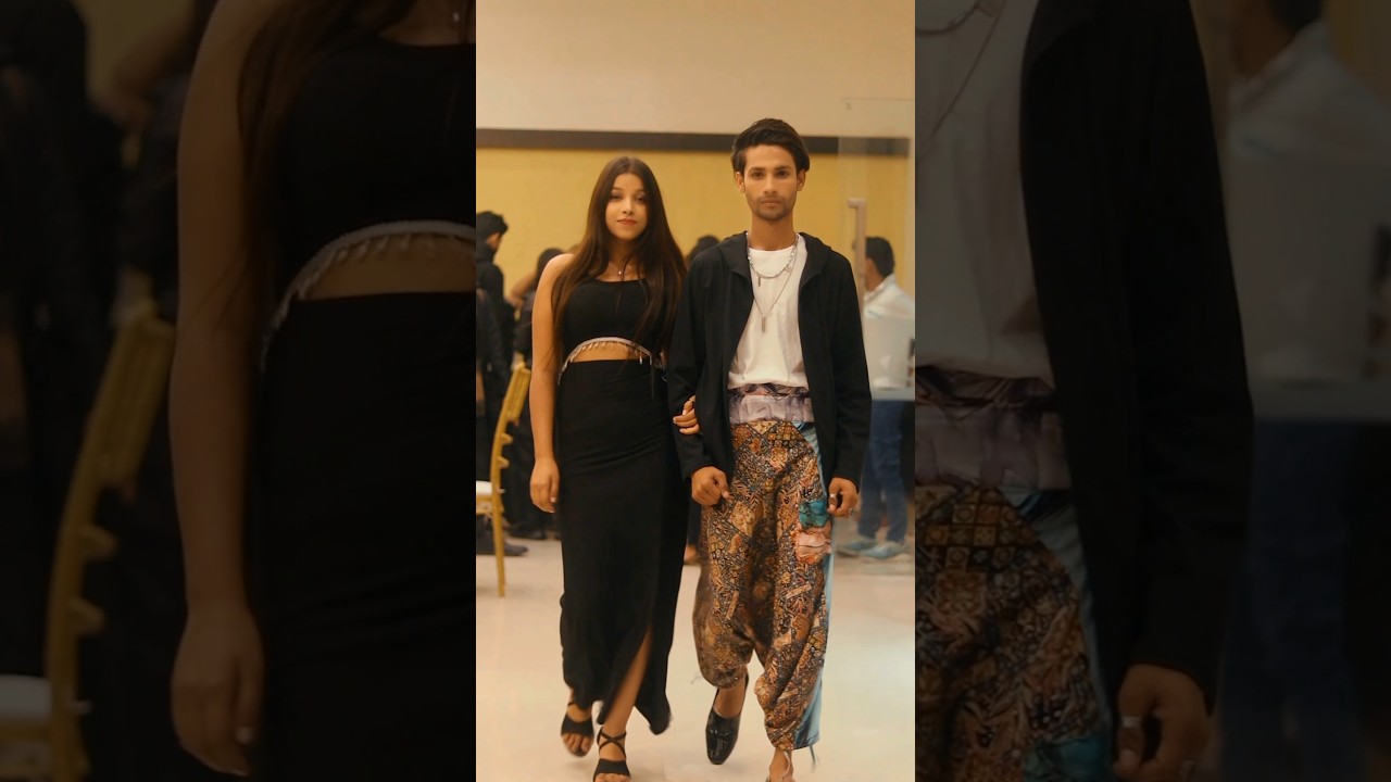 COUPLE WALK 🍂🤝.. .. .. #couplewalk #couple #ramp #show#couples#modeling#model