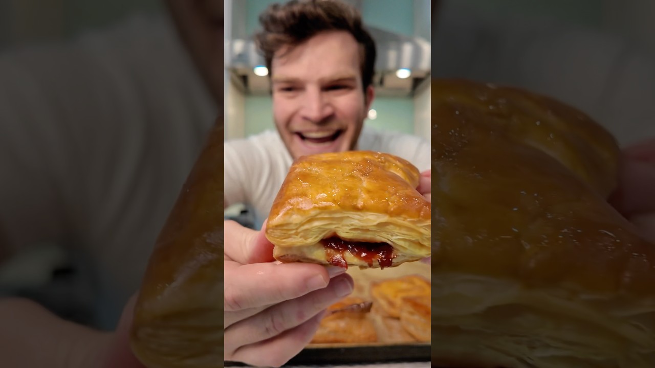 Pastelito De Guayaba #chefbrad #cuban #cubanfood #guava #pastel #dessert #recipe #egg #puffpastry