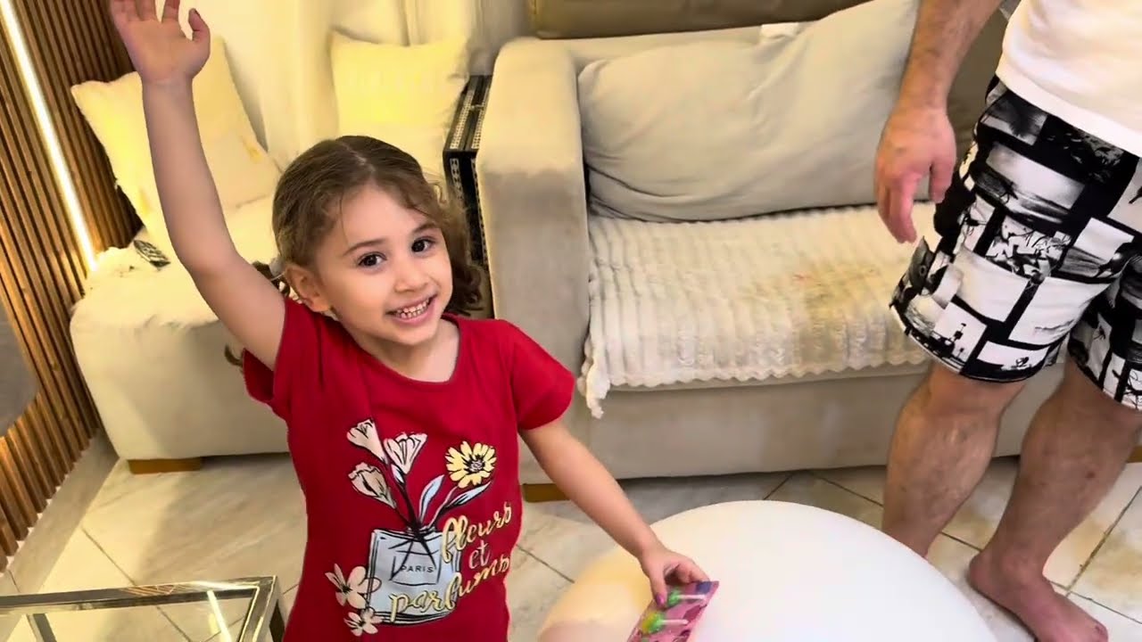 اشترينا أكبر كرة لصفا ولولو/ تحديناهم يعيشو عليها يوم كامل 😱( لولو وقعت على رأسها 😭