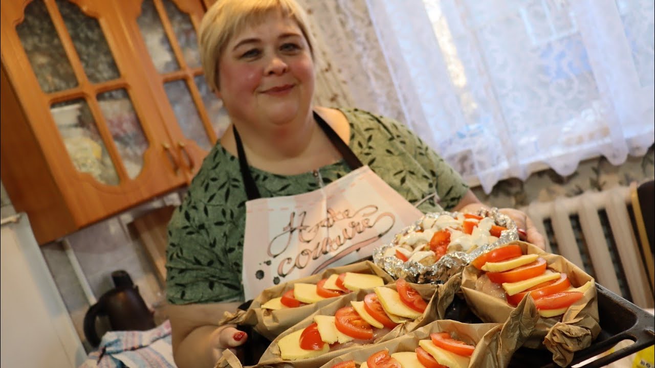Куриная грудка с грибами и зеленью.