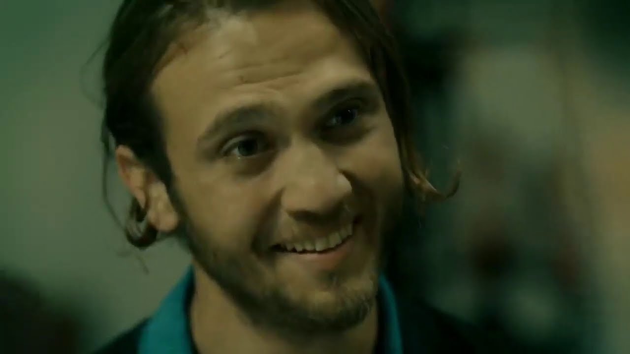 İ&ccedil;erde   Mert  Sahneler Ağlatan, G&uuml;ld&uuml;ren,&Ccedil;ıldırtan Sahneler Aras Bulut İynemli