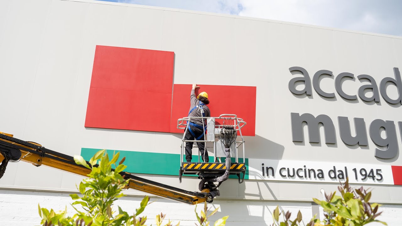 Installazione Epica! Insegna Gigante da 12 Metri per l’Accademia Mugnano
