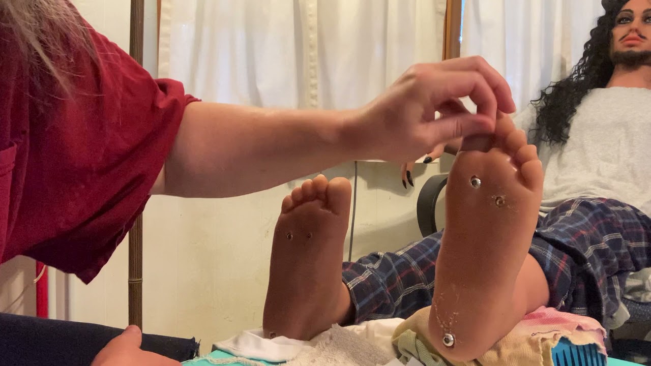 How to Repair Scuffed Feet on a TPE Doll