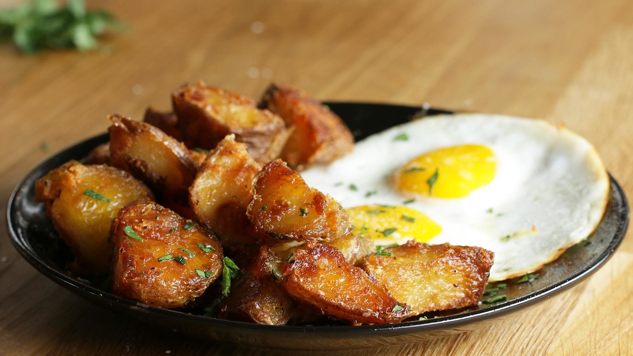 Easily The Best Garlic Herb Roasted Potatoes