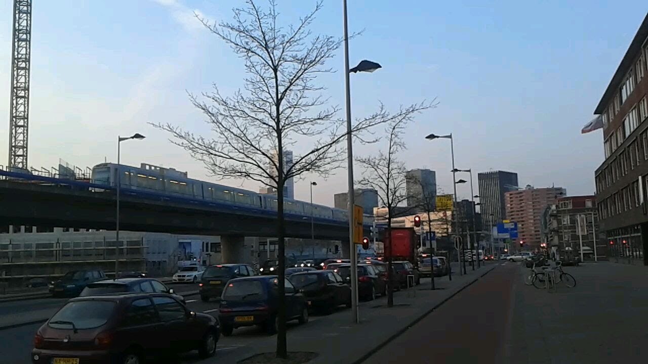 RET Metro 3*Type B nabij Rijnhaven en Maashaven richting De Akkers (Lijn D)