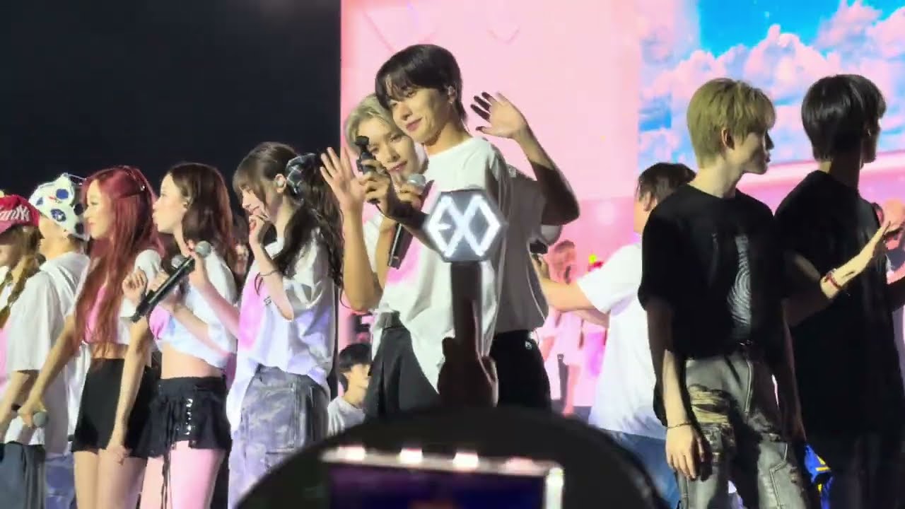 Smtown Mexico City 2025 Hope from KWANGYA - waving goodbye