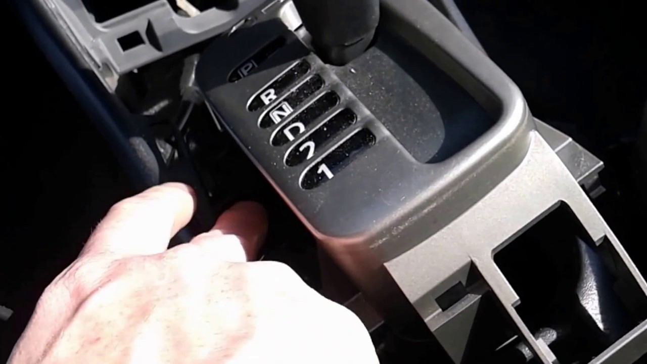 00-06 Replacing Sentra Shifter bulb Part1