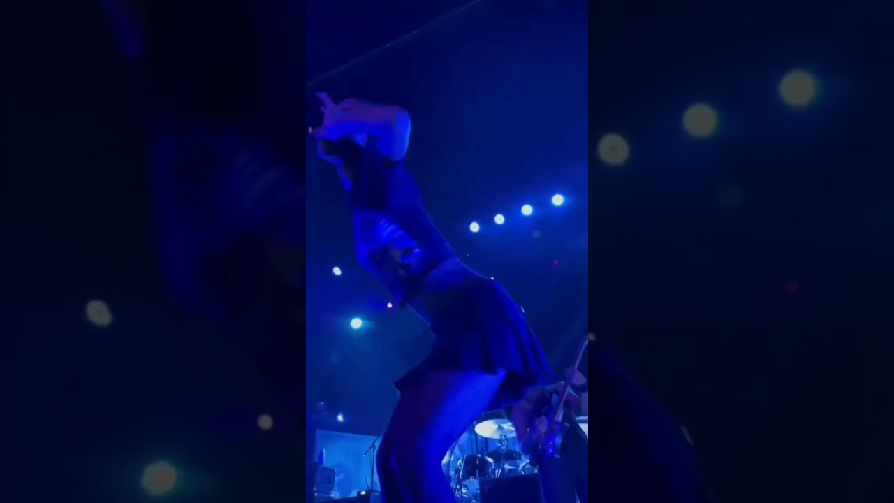 Willow Smith - Vibe - lifE tour #willowsmith #lifetour #na&iuml;ve #billieeilish