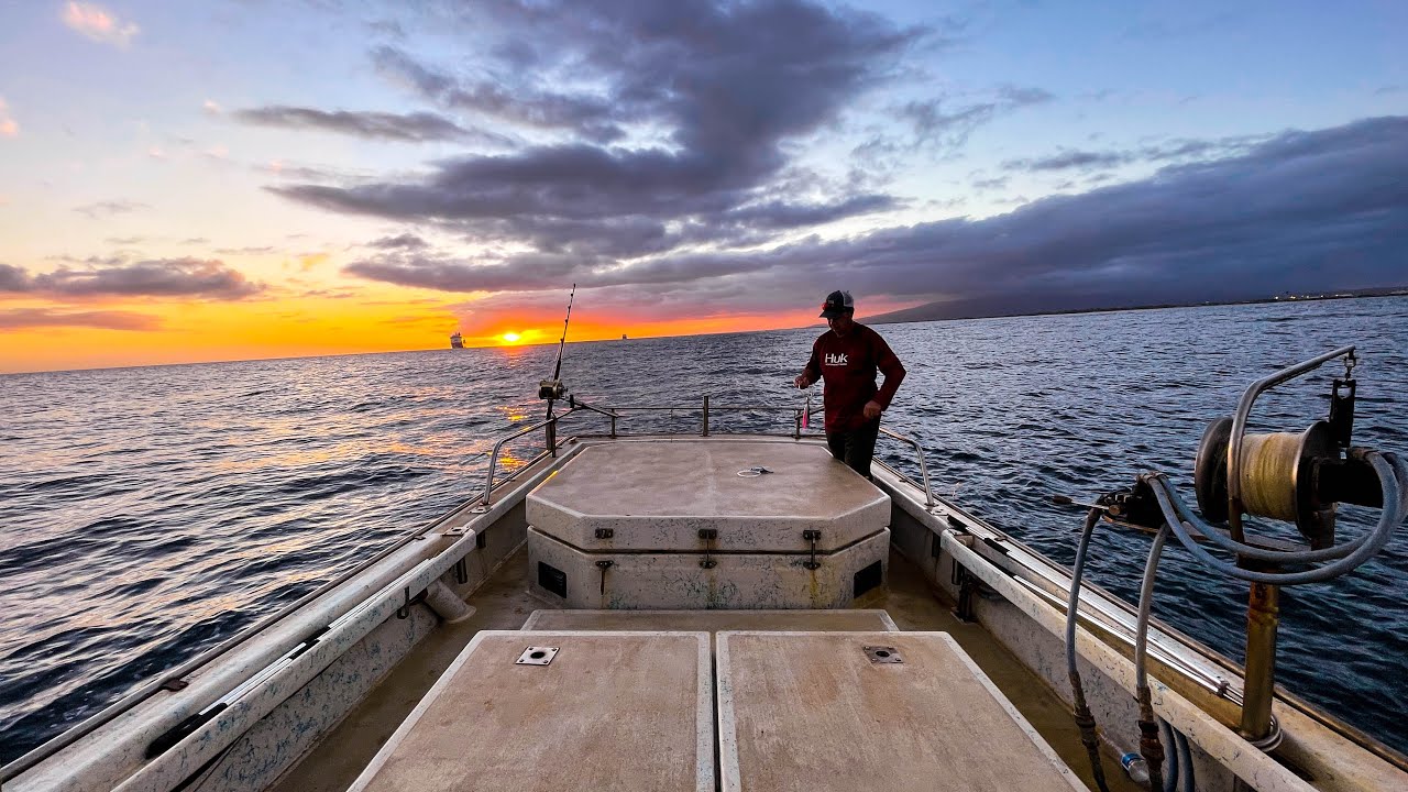 80 MILE HAWAII CHANNEL CROSSING!  BRINGING THE FISHING BOAT HOME! KAUAI TO OAHU - FISHING IN HAWAII