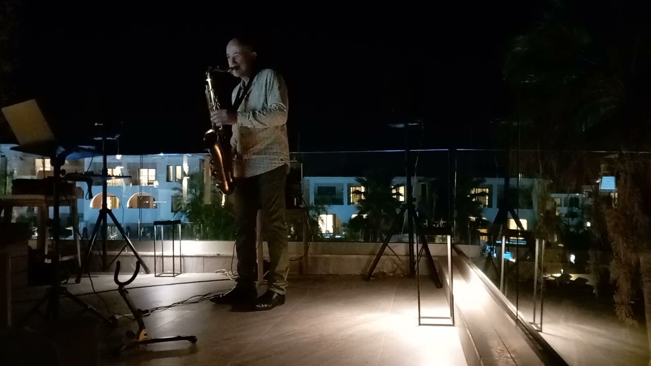 Caso Serio Tenor Sax Cover Live
