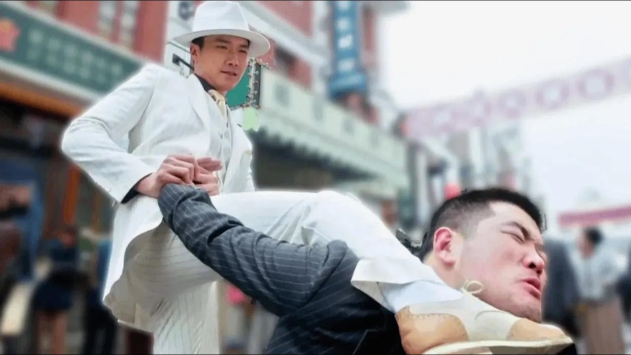 特務騷擾小伙，怎料他是功夫大師，直接一腳將他們踢翻在地！