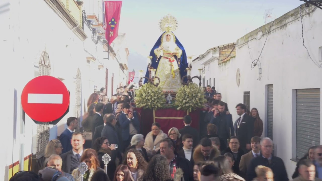 La Virgen de la Victoria de Olivares por la calle Primero de Mayo, suena Rosario de Montension 2025.