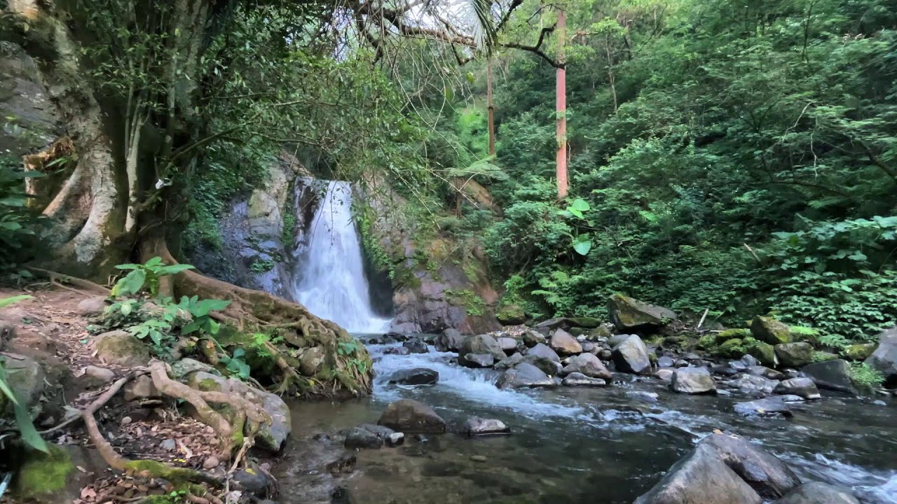 Majestic Mountain Waterfall – Powerful Cascading Water Sounds for Deep Sleep & Meditation