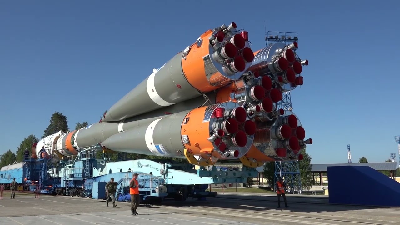 Вывоз ракеты-носителя «Союз-2.1б» на стартовый комплекс космодрома Плесецк