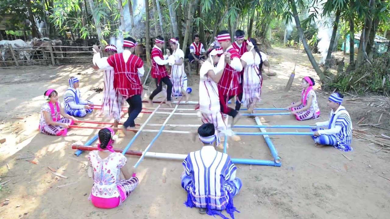ကရင်ရိုးရာ ဝါးညှပ်အက