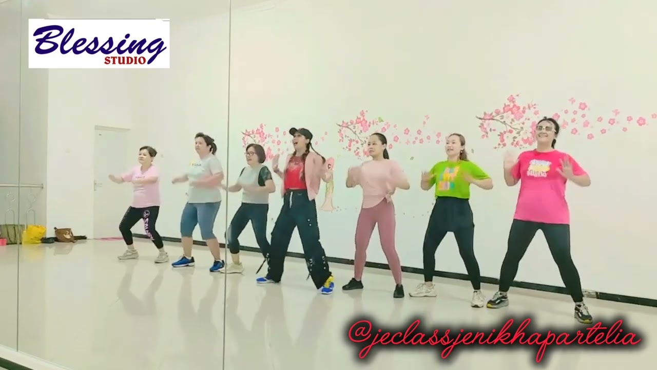 YANG PENTING HAPPY ZUMBA DANCE | JE CHOREO | JECLASS BLESSING STUDIO KUDUS