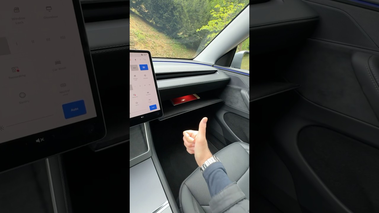 Glovebox on the new Tesla Model Y Juniper - this is how to open it 😃