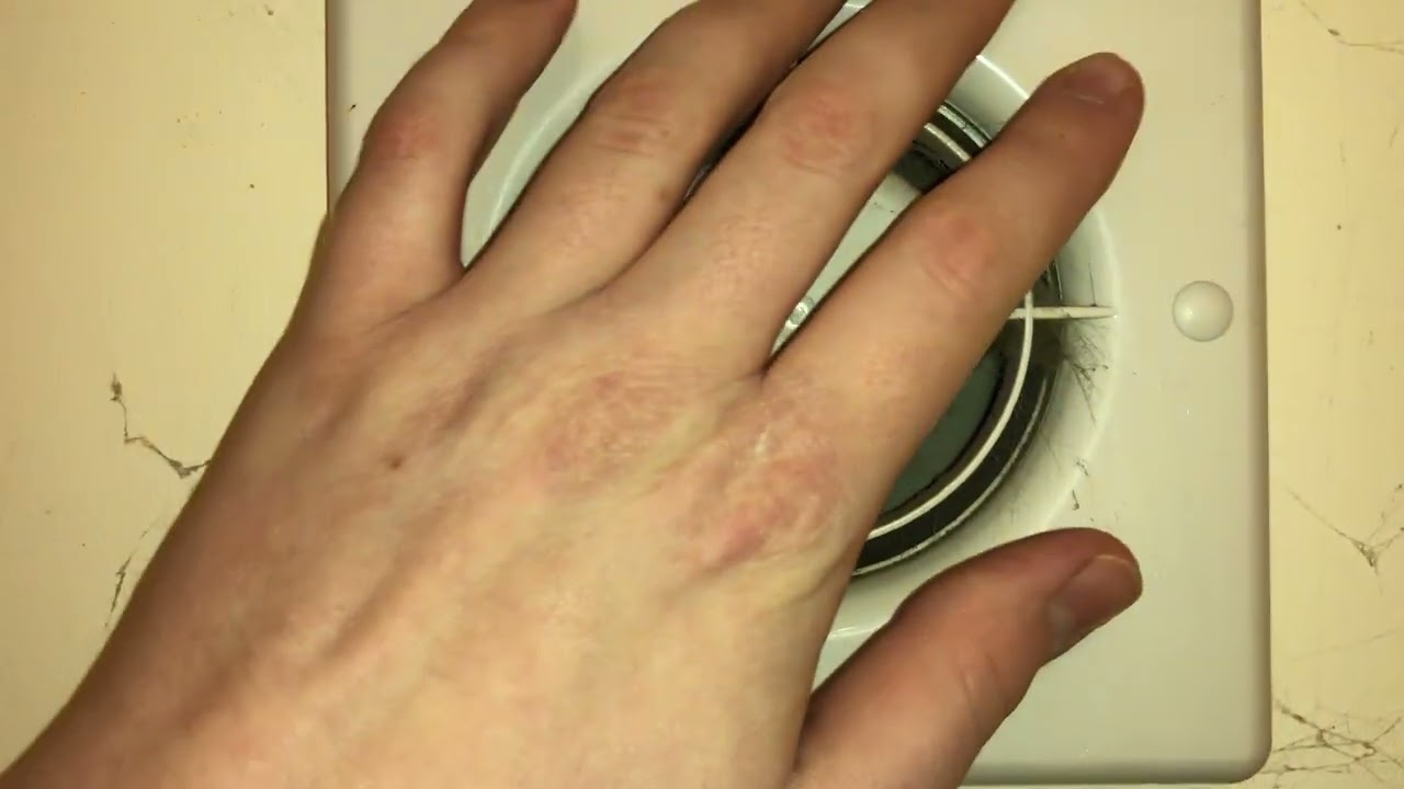 The Manrose Extractor fan operating by the toilet light 