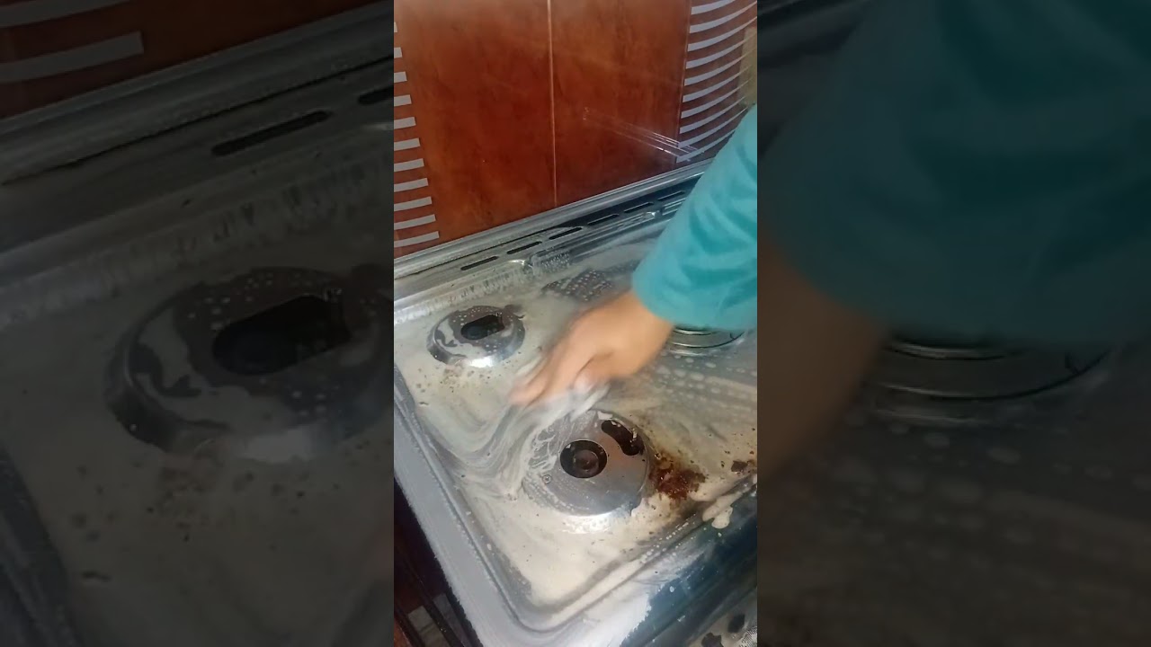 @ نظافه ولا معان البوتاجاز والحوض بعد غسيله بالصابون البلدي