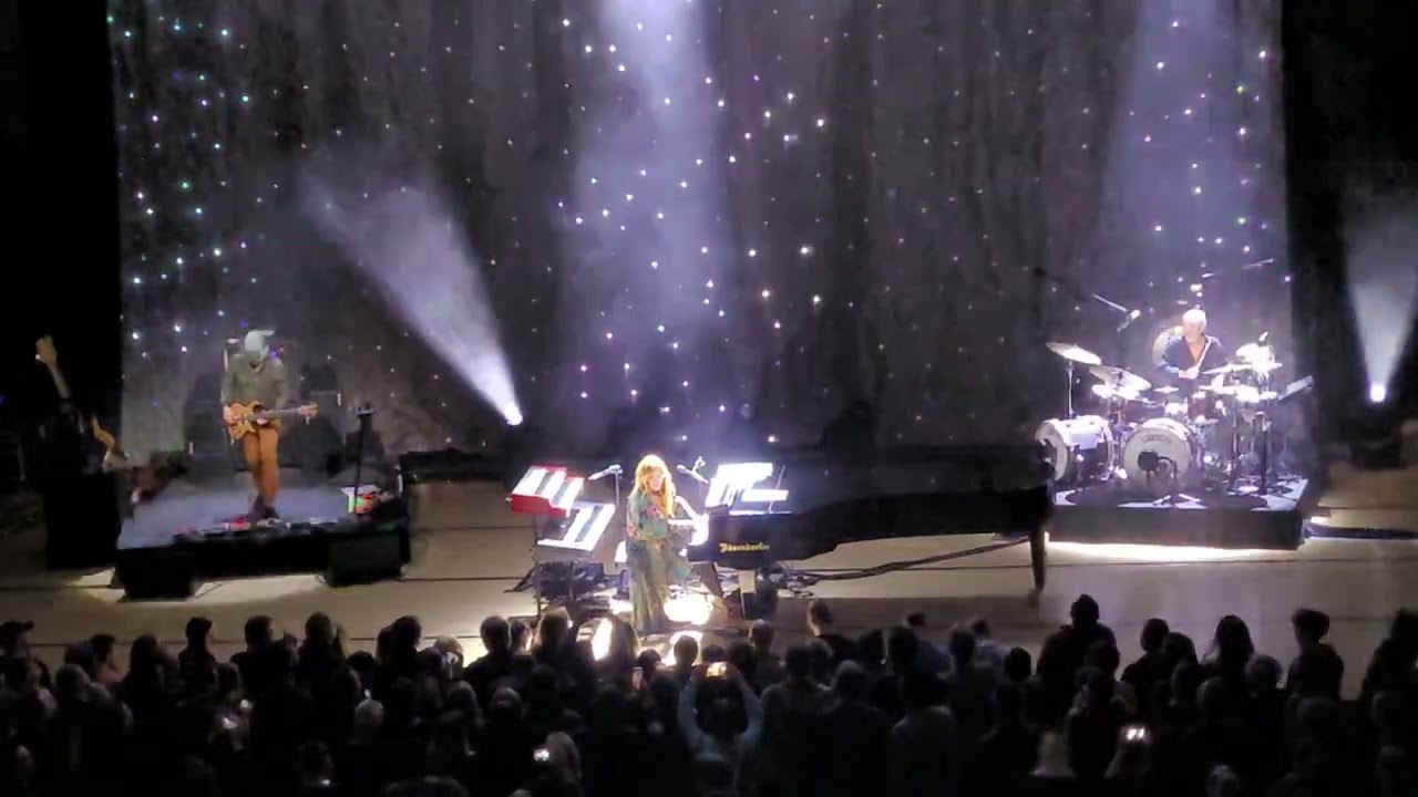 Tori Amos -  Precious Things - Halle 11.04.2023