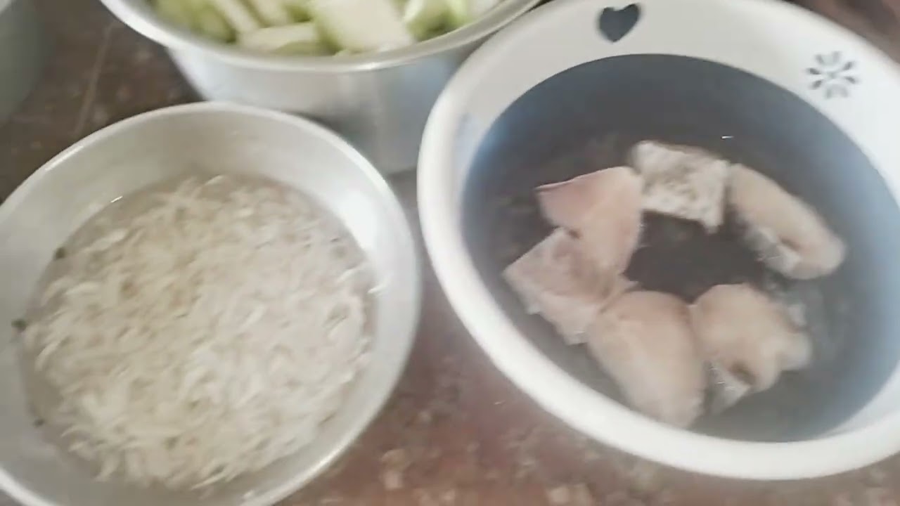 আলহামদুলিল্লাহ দেখতে দেখতে কিন্তু রোজা চলে আসলো আজ কিন্তু প্রথম সেহরি খাওয়া হবে রোজা রাখার জন্য।