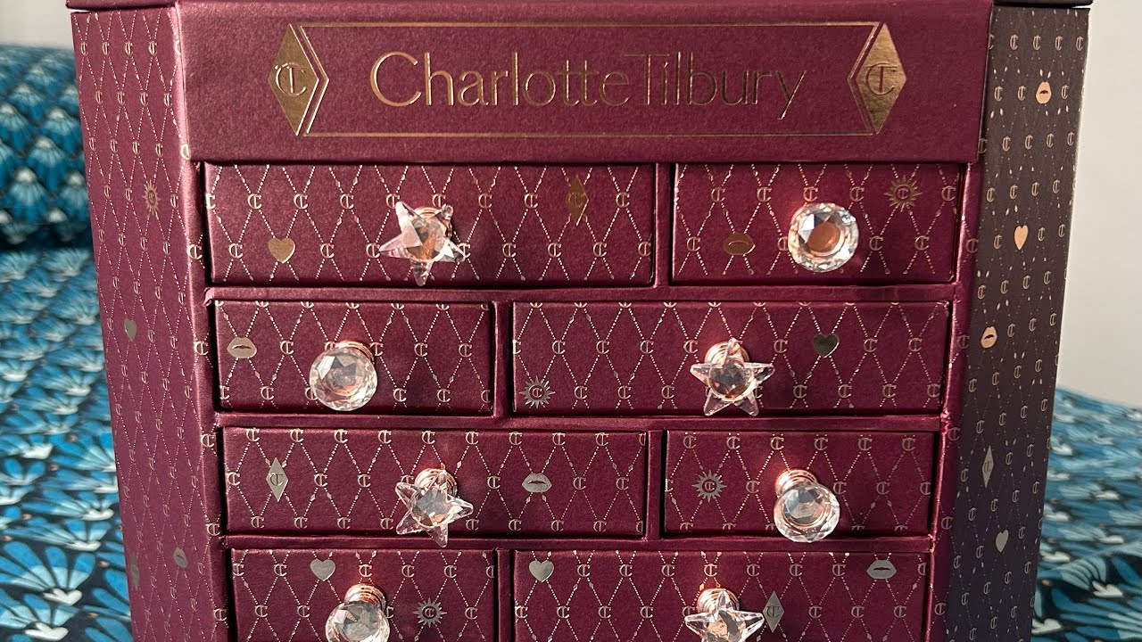 Unboxing calendrier de l’avent @CharlotteTilbury ! 👍🏻👎🏻