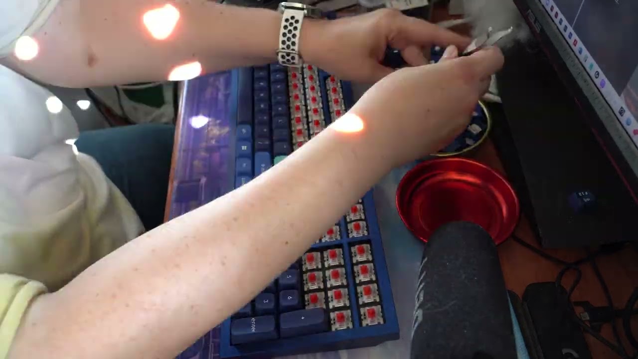 Keychron Q6 Tape and Polyfil Mod with Gateron Black INK V2 Lubed and Filmed