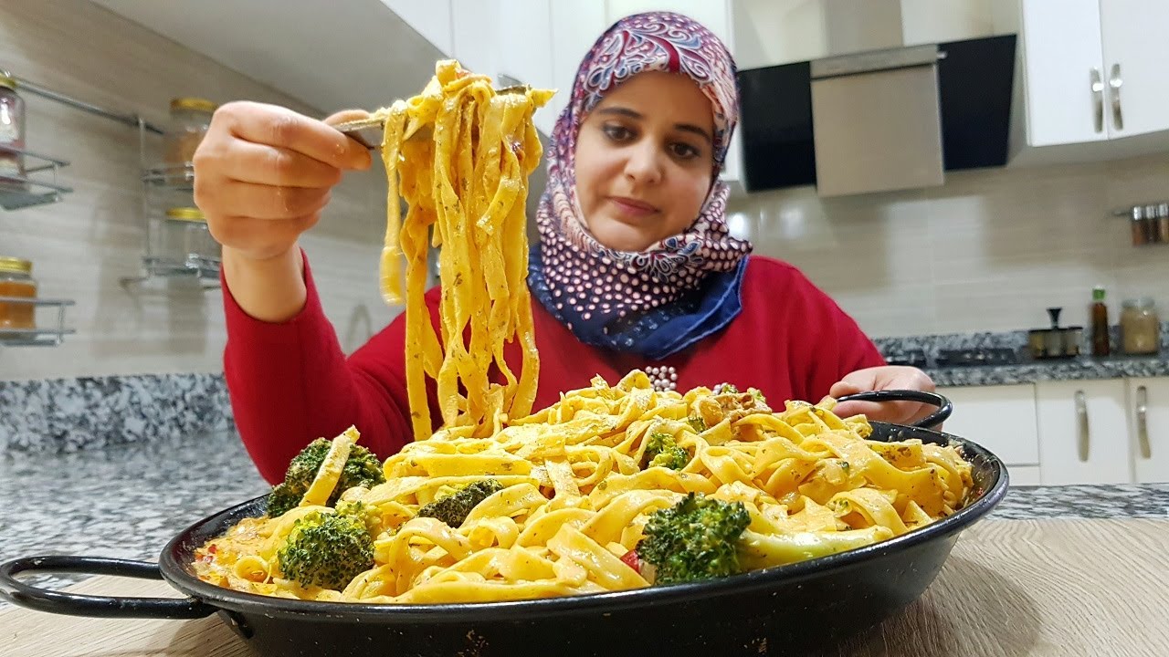 جربي المعكرونة بهد الطريقة ودعي ليا البنة طوووب