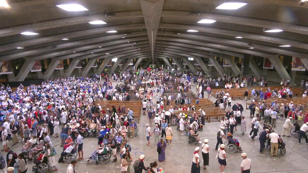 Messe internationale de Lourdes du dimanche August 24, 2025 depuis la basilique Saint-Pie X, du Sanc