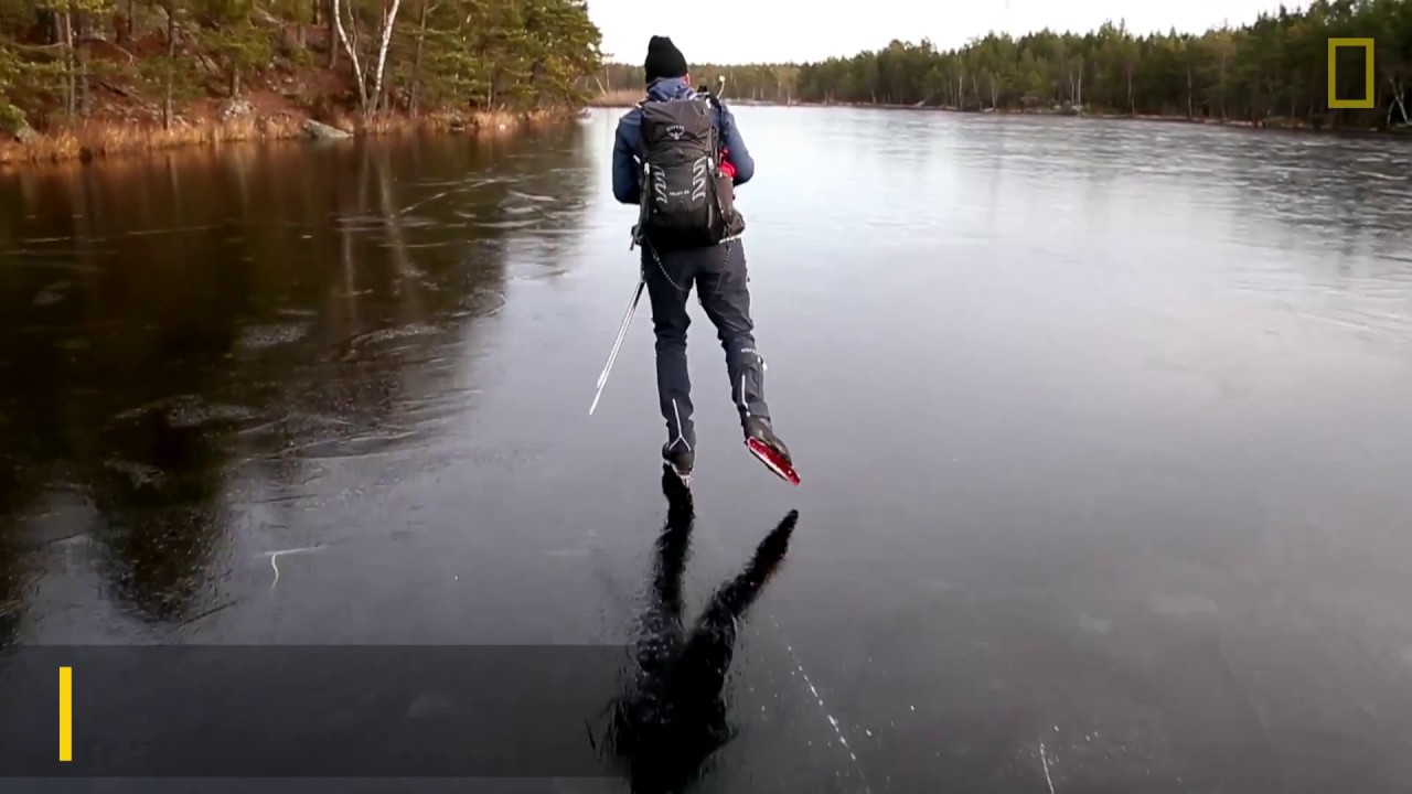 Escucha los sonidos sobrenaturales del patinaje sobre hielo fino