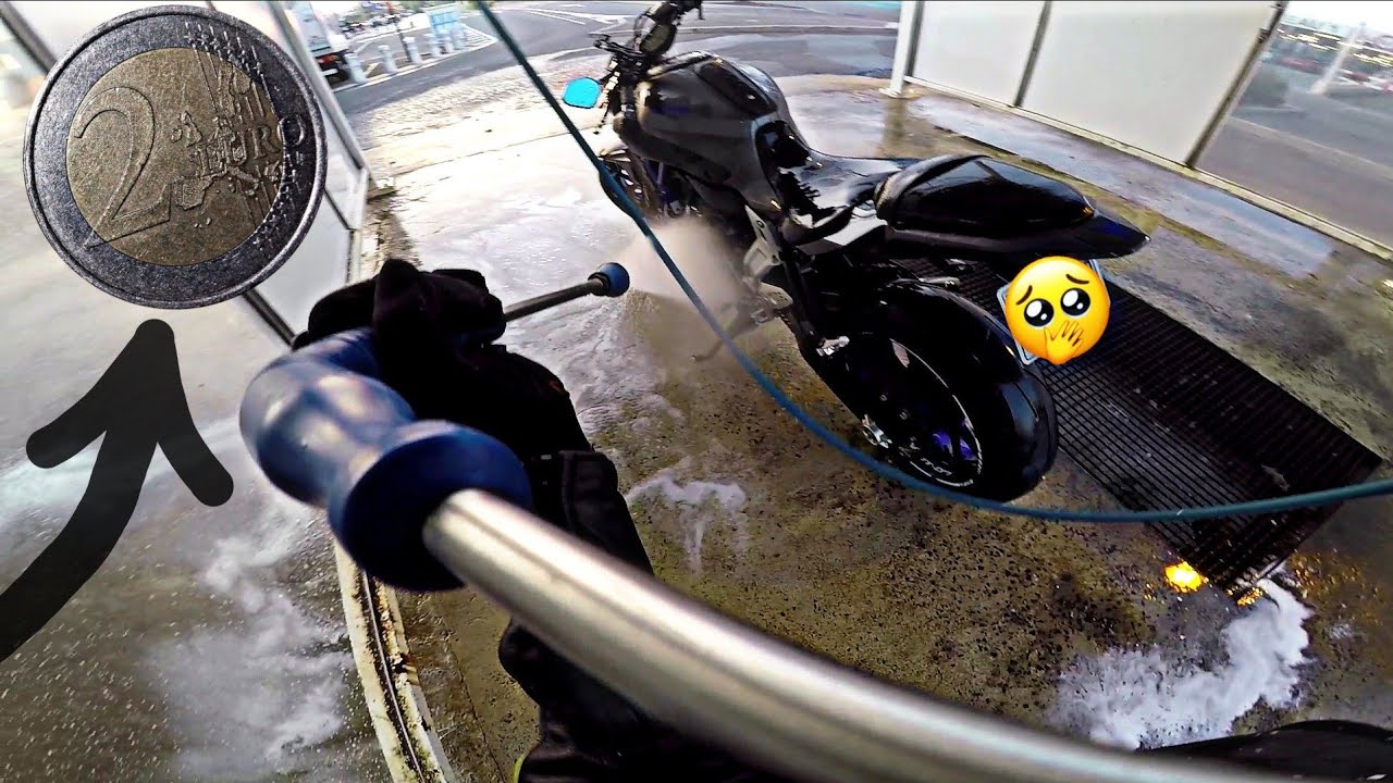 BIEN LAVER SA MOTO POUR 2&euro; ! 💦 [MT07]
