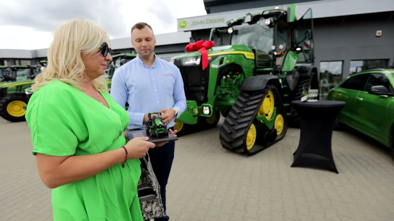 Wydanie ciągnika John Deere 8RX 410 w oddziale Fricke w Ulan Majorat
