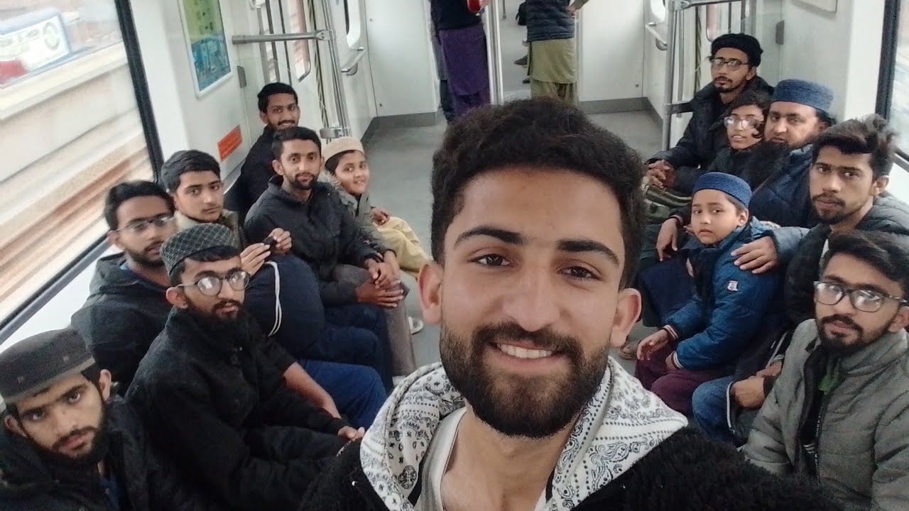 Hum sub czn  lahore se  enjoy kar ke  ghar wapis a gaye 