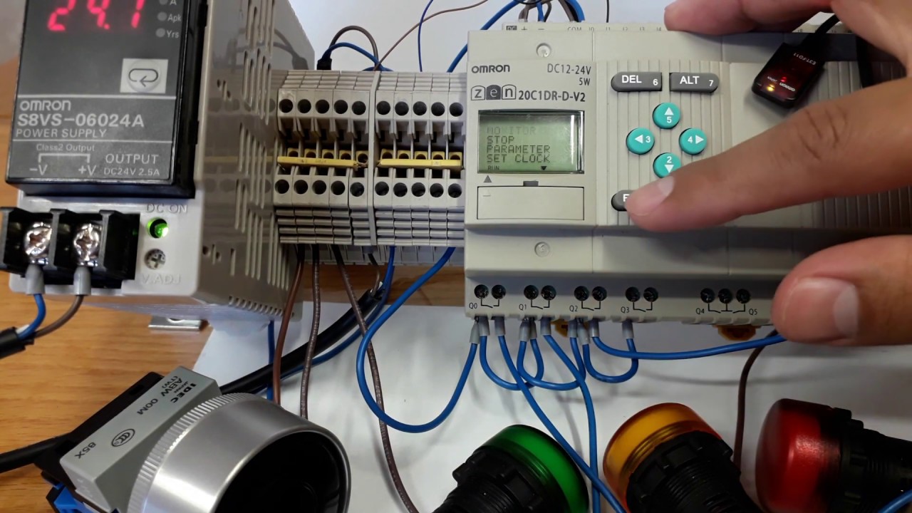 Circuito de retencion con PLC Omron ZEN.