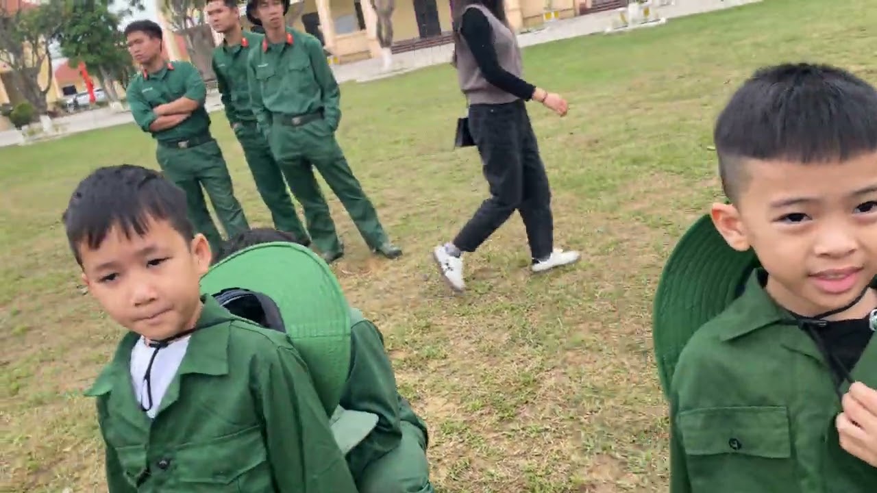 Một ngày làm chú bộ đội